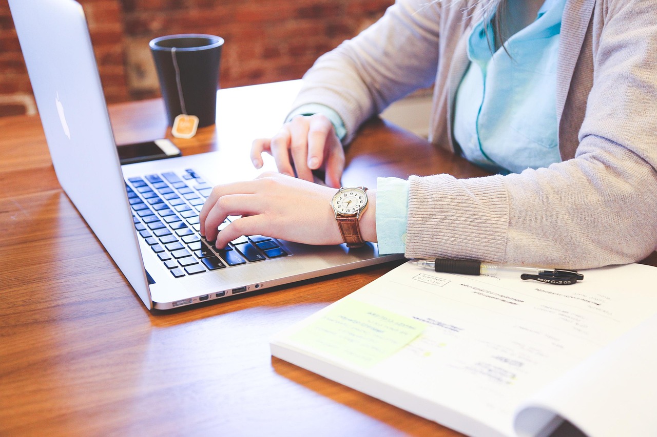 Nutrition therapist writing content and exploring employment options online.